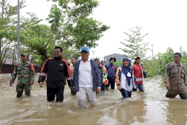 Pemkot Makassar Siapkan 11 Titik Pengungsian di Antang, Wali Kota Danny Beri Bantuan Korban Banjir di Katimbang