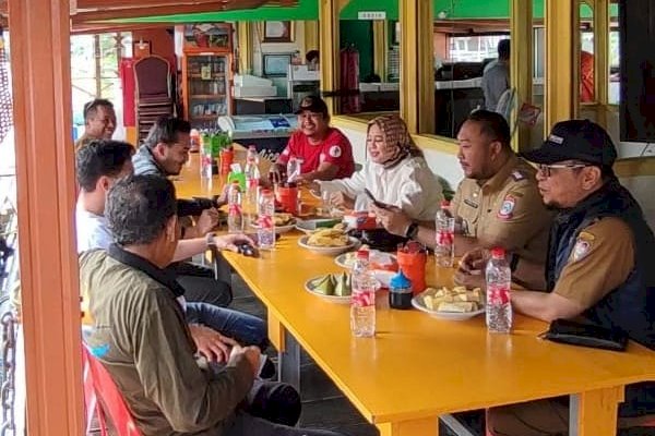 Wakil Wali Kota Makassar Ngopi Pagi di Cafe Terapung Lorong Wisata Sydney