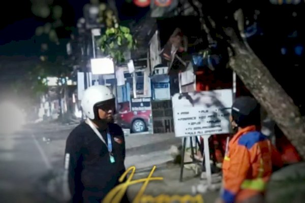 Lurah Timungan Lompoa Lakukan Monitoring Kebersihan di Jalan