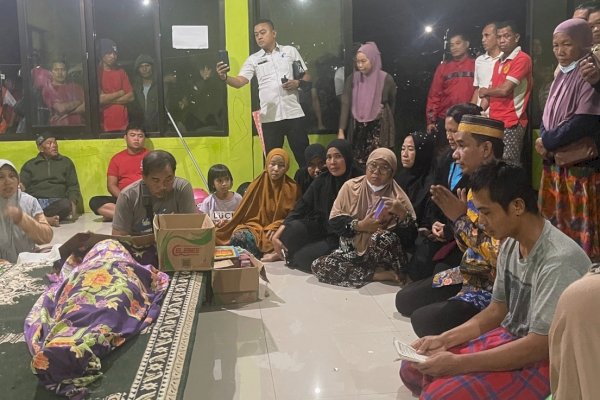 Rudianto Lallo Kunjungi Korban Tertimpa Pohon di Biringkanaya