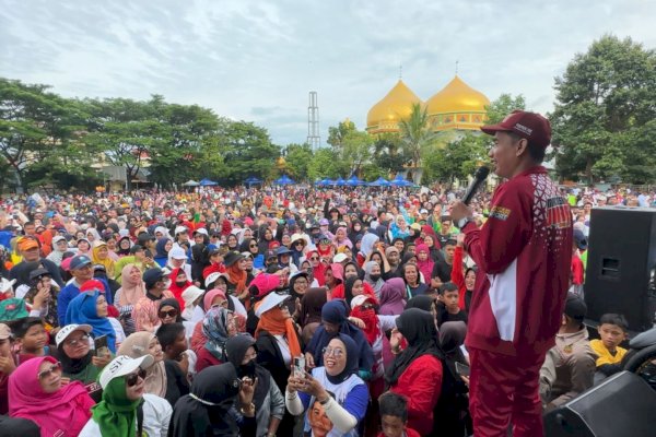 Puluhan Ribu Masyarakat Biringkanaya Hadiri Jalan Sehat Anak Rakyat