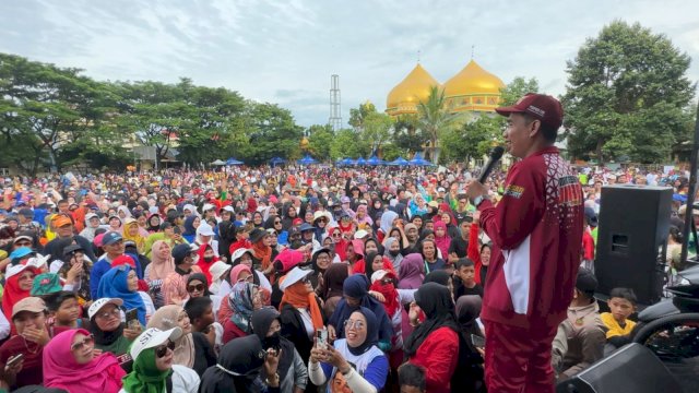 Puluhan Ribu Masyarakat Biringkanaya Hadiri Jalan Sehat Anak Rakyat