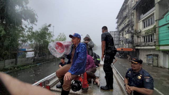 Danny Pomanto dan Jajaran Turun Langsung Evakuasi Warga Terdampak Banjir