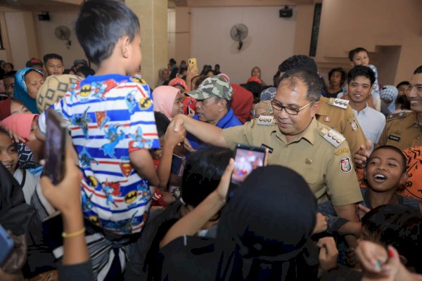 Danny Pomanto Bareng Indomaret Salurkan Bantuan ke Pengungsi Al Abrar Alauddin