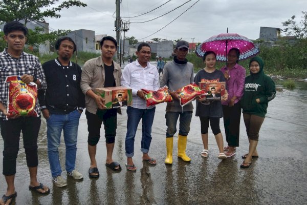 Yayasan Bentukan Ketua DPRD Rudianto Lallo Bantu Korban Banjir di Makassar