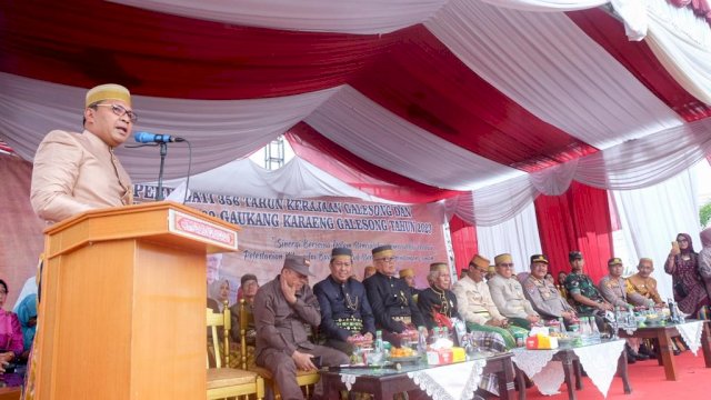 Hadiri Peringatan 356 Tahun Kerajaan Galesong, Danny Terima Gelar Adat “Daeng Manaba”