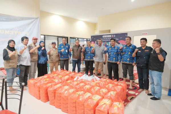 Sekwan DPRD Makassar Beri Bantuan Korban Banjir di Kecamatan Biringkanaya