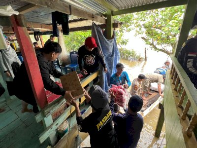 OPD Pemkot Makassar Beri Bantuan Kepada Puluhan Warga Terdampak Banjir di Romang Tangaya