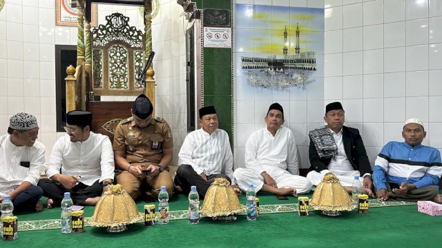 Ketua DPRD Rudianto Lallo Hadiri Peringatan Isra Mi&#8217;raj di Masjid Babul Falah Buloa