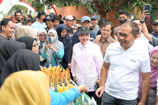 Ketua TP PKK Dampingi Wali Kota Makassar Canangkan Program Satu Juta Polybag Gerakan Terus Menanam