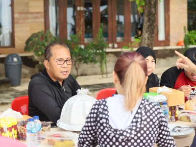 Danny Pomanto Perkenalkan Keindahan Pulau Samalona ke Tim Singapore Cooperation Enterprise