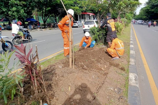 Terus Lakukan Penataan, Camat Panakkukang Benahi Taman Casting Tengah Jl. Urip Sumohardjo