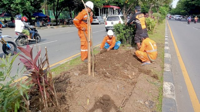 Terus Lakukan Penataan, Camat Panakkukang Benahi Taman Casting Tengah Jl. Urip Sumohardjo