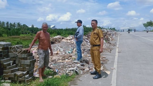 Lurah Tello Baru Tegur Warga Yang Membuang Sampah Bangunan Di Pinggir Jalan