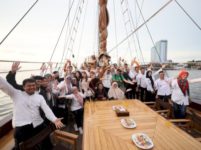 Pererat Silaturahmi, Peserta Workshop dan Trainer Temasek Singapora Wisata Naik Kapal Pinisi