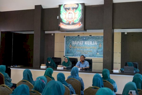 Gelar Raker, Ketua TP PKK Kecamatan Panakkukang Minta Pengurus Persentasekan Program Kerja