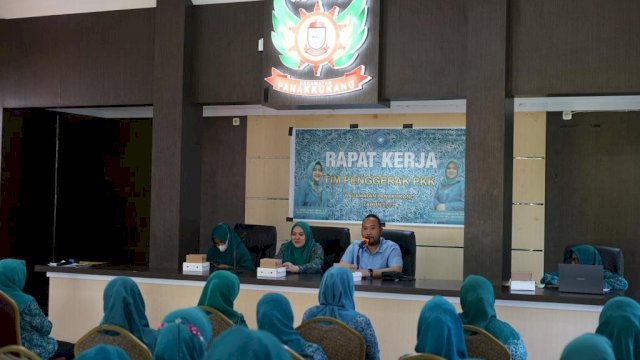 Gelar Raker, Ketua TP PKK Kecamatan Panakkukang Minta Pengurus Persentasekan Program Kerja