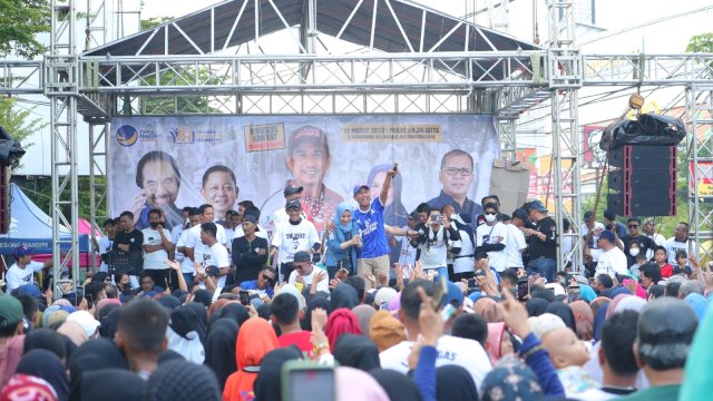 Puluhan Ribu Warga Panakkukang Jalan Sehat Bareng Ketua DPRD Rudianto Lallo