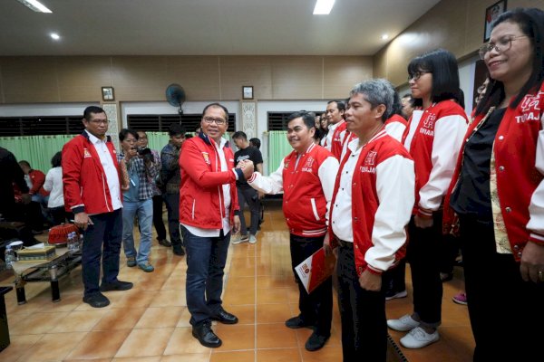 Danny Pomanto Kukuhkan Zadrak Tombeg Jadi Ketua IKA Unhas Toraja