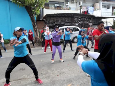 Sabtu Sehat, Fatmawati Rusdi Senam Bersama Staf Kelurahan Malimongan Baru