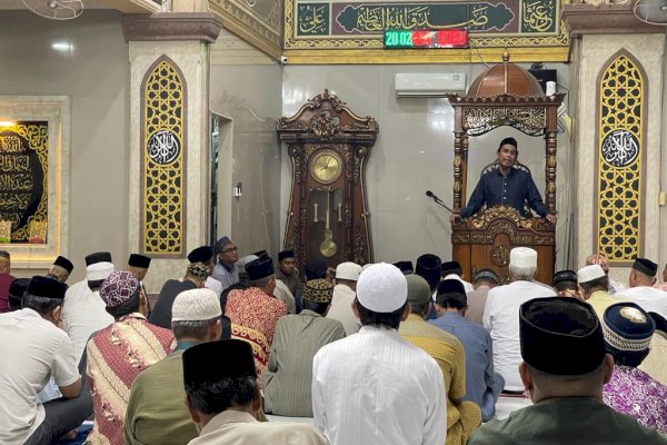 Ceramah Tarawih di Masjid Awaluddin Tallo, Rudianto Lallo Ingatkan Pentingnya Ilmu Pengetahuan