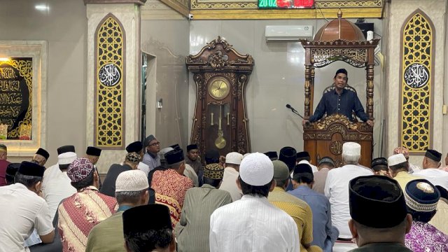 Ceramah Tarawih di Masjid Awaluddin Tallo, Rudianto Lallo Ingatkan Pentingnya Ilmu Pengetahuan