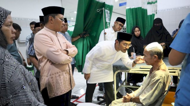 Dokter Udin Beri Pertolongan Pertama Korban Reruntuhan Kubah Masjid Ittifaqul Jamaah di UGD RSAL Jala Ammari