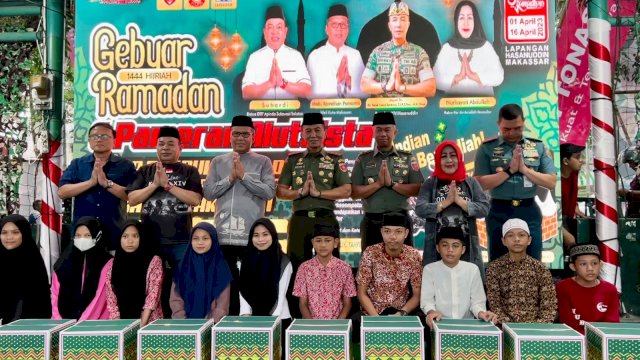 Gebyar Ramadan, Danny Pomanto Dampingi Pangdam XIV Hasanuddin Bagi-Bagi Sembako ke Anak Yatim Piatu