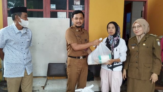 Dispora Makassar Salurkan Bantuan Sembako Untuk Warga di Dua Kelurahan