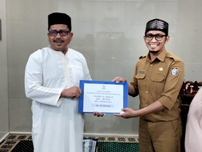 DPU Makassar Serahkan Bantuan Dana Hibah, Berikut Nilainya