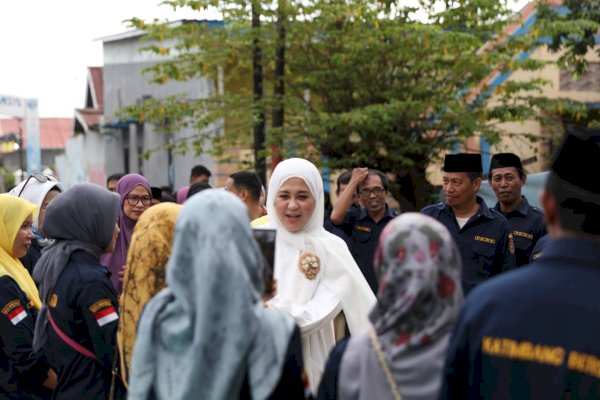 Fatmawati Rusdi Serahkan Dana Hibah Pemkot Makassar ke Masjid Khaerullah Tamalanrea