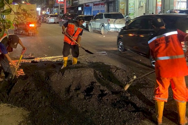 Pemeliharaan Jalan oleh Satgas Sapu Lubang DPU Makassar