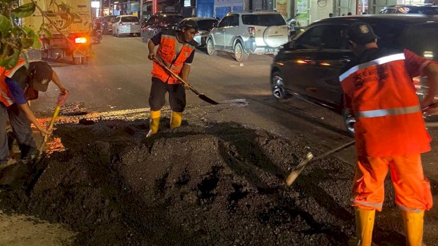 Pemeliharaan Jalan oleh Satgas Sapu Lubang DPU Makassar