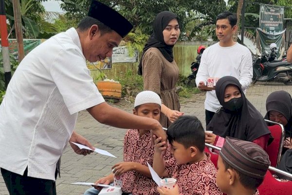 Rudianto Lallo dan Tomas Bangkala Bagikan Bantuan ke Anak Yatim Piatu