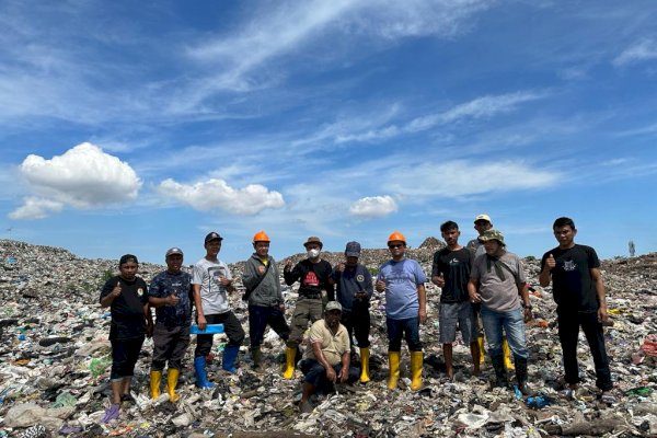 DLH Makassar Lakukan Pengerukan Akses Gunung Sampah dan Pembenahan Saluran Kolam Lindi TPA Antang