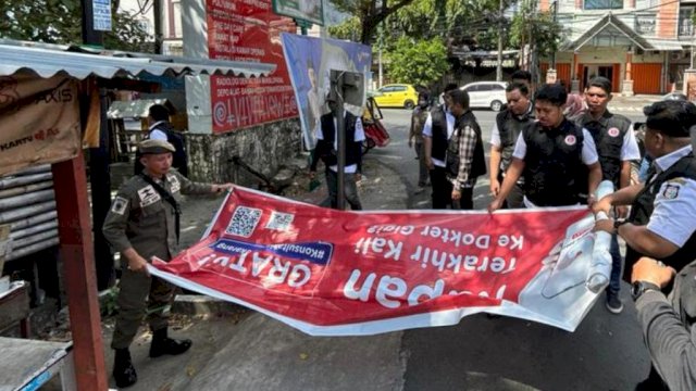 Hari Pertama Kerja Pasca Lebaran, Bapenda Makassar Tertibkan Reklame Di Ruas Jalan Protokol