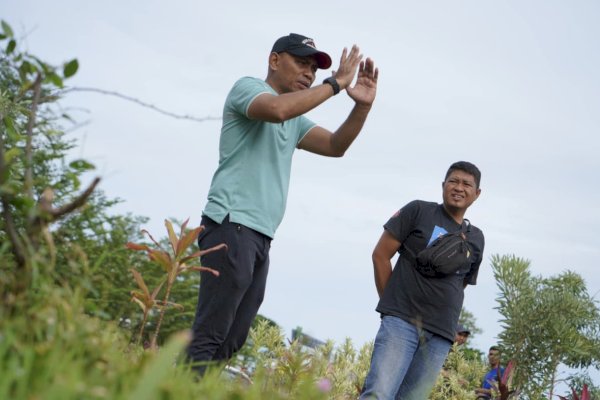 Sabtu Bersih, Camat Tamalanrea Ikut Serta Membersihkan