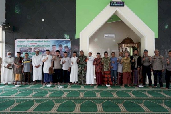 Bersama Tripika, Camat Tamalanrea Laksanakan Safari Jumat di Masjid Ak-Khaer Buntusu