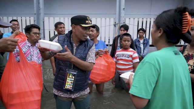 Camat Tamalanrea Dirikan Dapur Umum Untuk Warga Korban Banjir