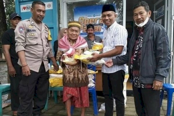 Camat Tamalanrea Pantau Oprasi Pasar di Posko Kontainer Makassar Recover Kelurahan Bira