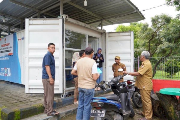 Camat Tamalanrea Pantau Kesiapan Posko Kontainer Makassar Recover Untuk Digunakan Operasi Pasar Murah