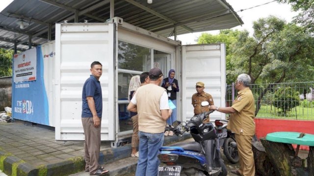 Camat Tamalanrea Pantau Kesiapan Posko Kontainer Makassar Recover Untuk Digunakan Operasi Pasar Murah