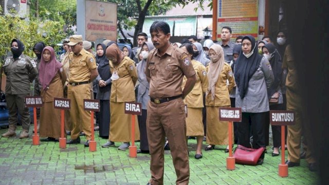 Bertindak Sebagai Pemimpin Apel, Lurah Buntusu Sampaikan Soal Kedisiplinan dan Kebersihan