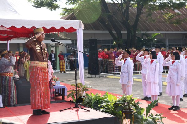 Danny Pomanto Canangkan Penggunaan Baju Adat dan Penerapan Metode Belajar Gampang Asyik Menyenangkan pada Hardiknas 2023