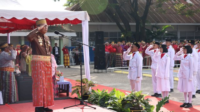 Danny Pomanto Canangkan Penggunaan Baju Adat dan Penerapan Metode Belajar Gampang Asyik Menyenangkan pada Hardiknas 2023