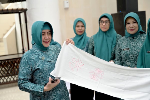 Buka Pelatihan Membatik, Indira Yusuf Ismail Harap Batik Lontara Mendunia