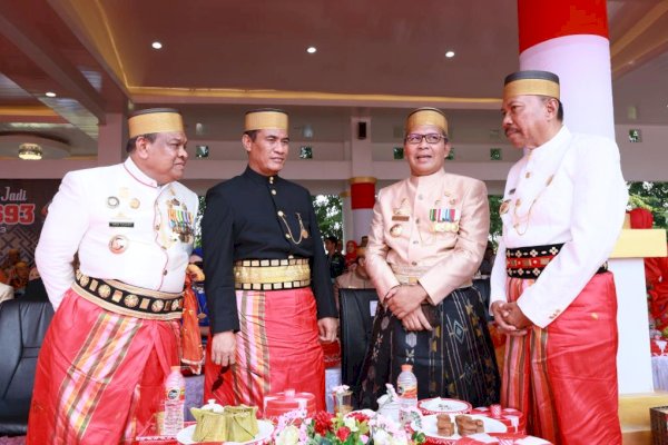 Momen Tiga Alumni Unhas Bertemu di Bone, Danny-Fahsar-Amran Foto Bareng