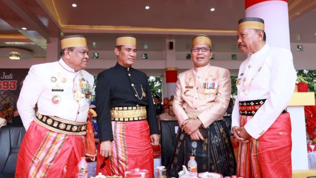 Momen Tiga Alumni Unhas Bertemu di Bone, Danny-Fahsar-Amran Foto Bareng