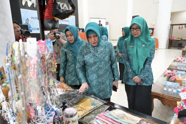 Indira Yusuf Ismail Buka Pelatihan Pemasaran Produk di Era Digital