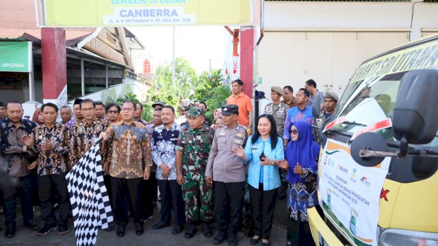 Wali Kota Danny Bersama Perum Bulog Sulselbar Lepas Pendistribusian Bantuan Pangan Beras Pemerintah di Makassar